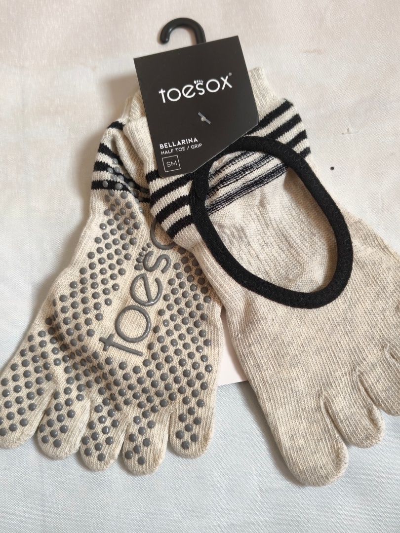 ถุงเท้าโยคะแบบแยกนิ้ว Toesox ส - Pilates Yoga Wear บทวิจารณ์และราคา