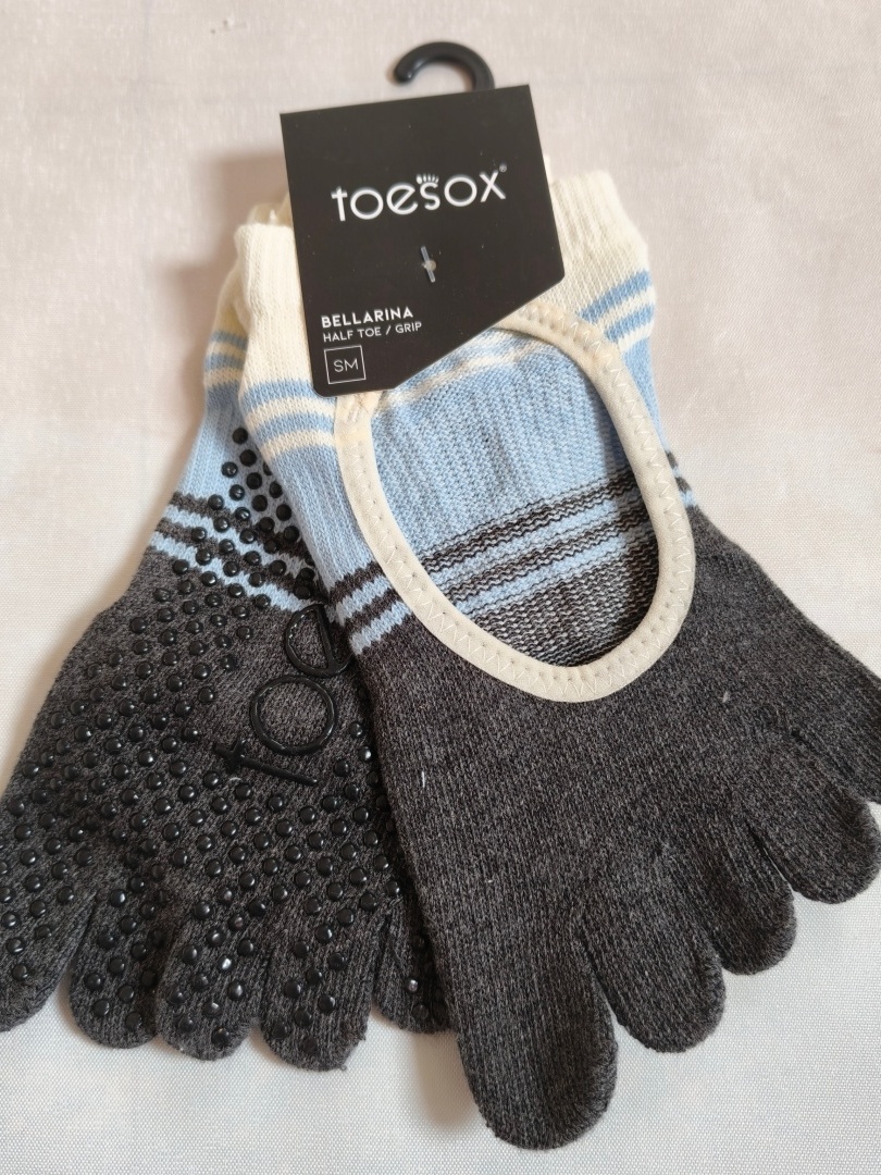 ถุงเท้าโยคะแบบแยกนิ้ว Toesox ส - Pilates Yoga Wear บทวิจารณ์และราคา